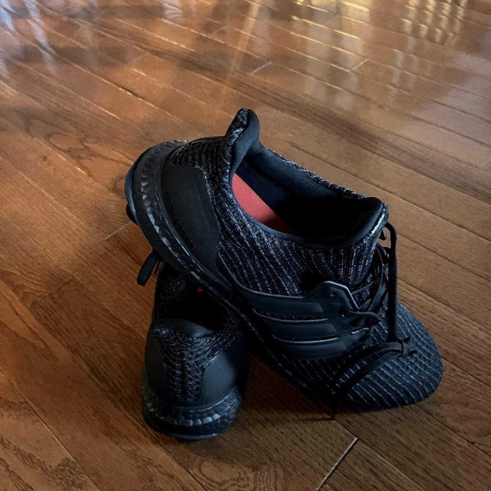 Men’s Adidas Ultraboost DNA 4.0 blackout size 10.5